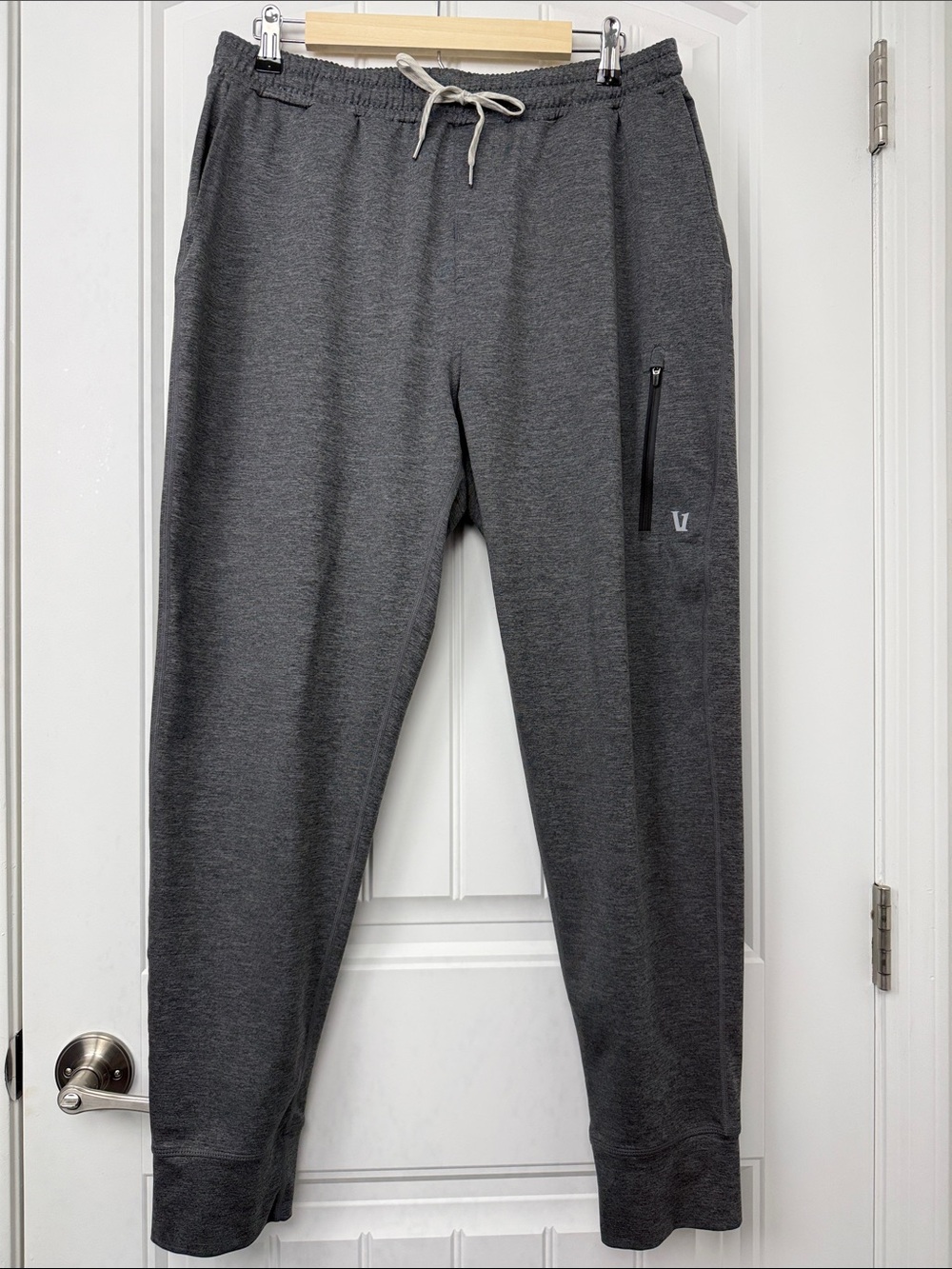 Vuori Men’s Sunday Performance Jogger Size Large *Charcoal Heather